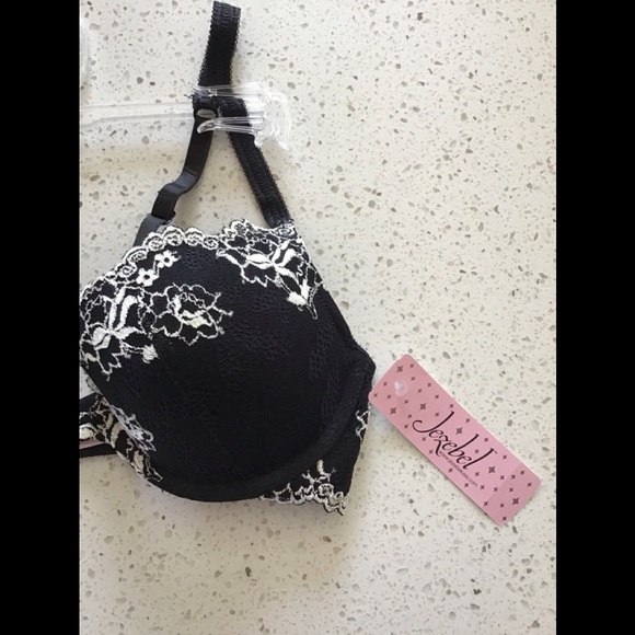 JEZEBEL black lace plunge push up bra with oomph pad & hipster panty. - Picture 7 of 11